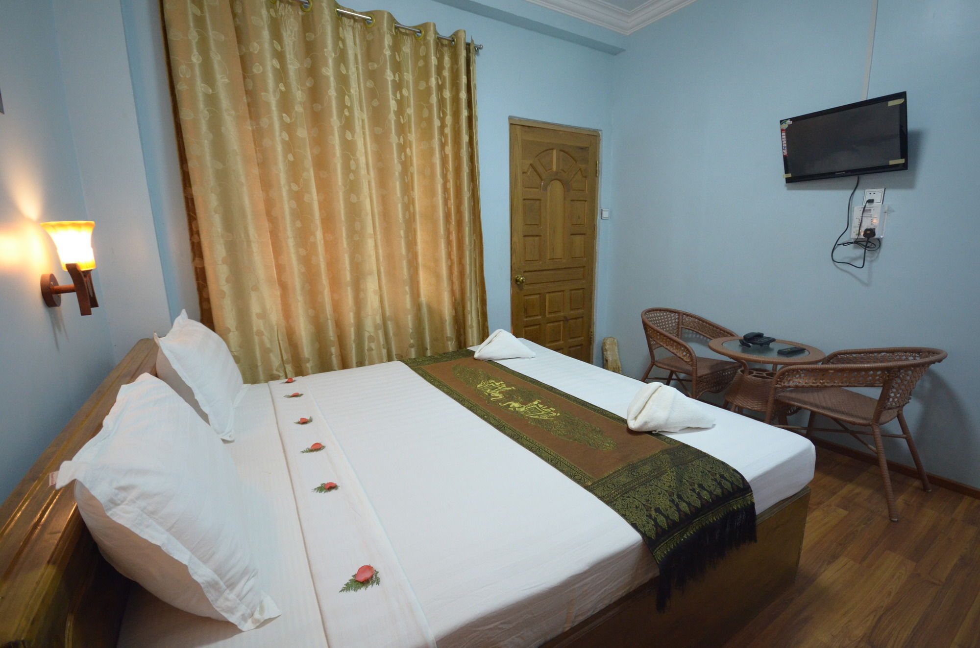 Inlay Palace Hotel Nyaung Shwe Exterior foto